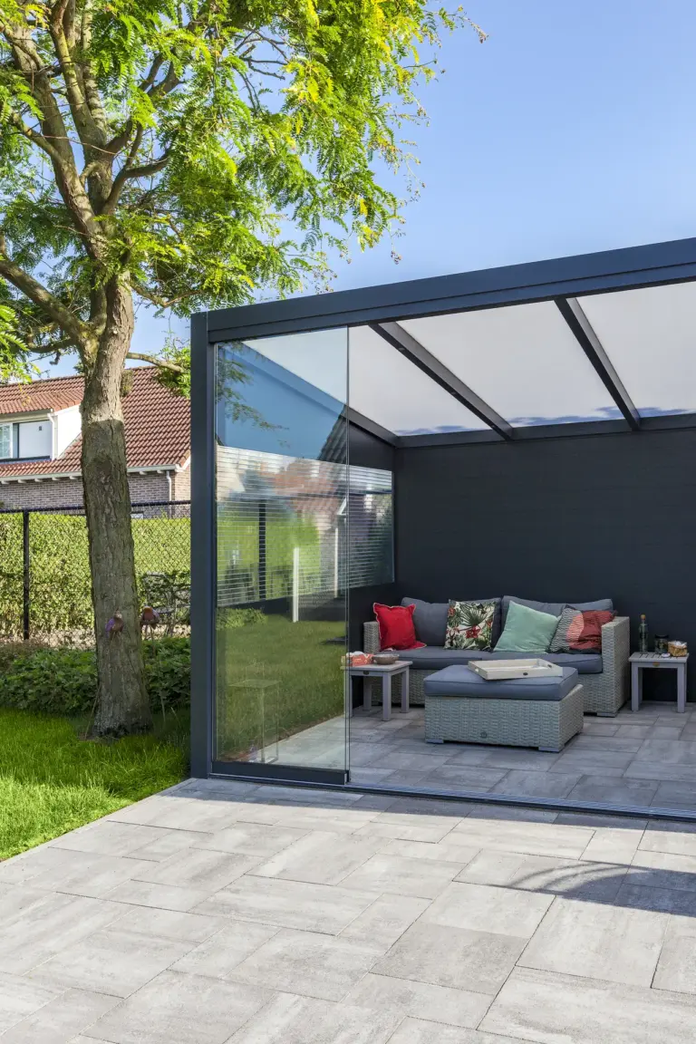 Ribolla veranda by Designer Verandas with sleek and durable aluminium design