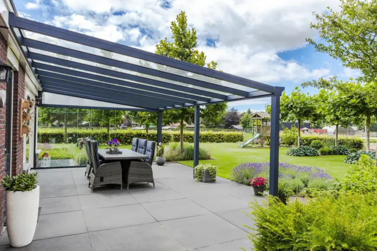 Weather-resistant Pigato veranda for year-round use by Designer Verandas
