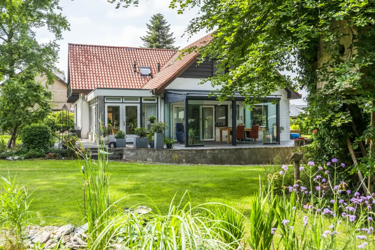 Stylish Pigato veranda with integrated gutter options by Designer Verandas