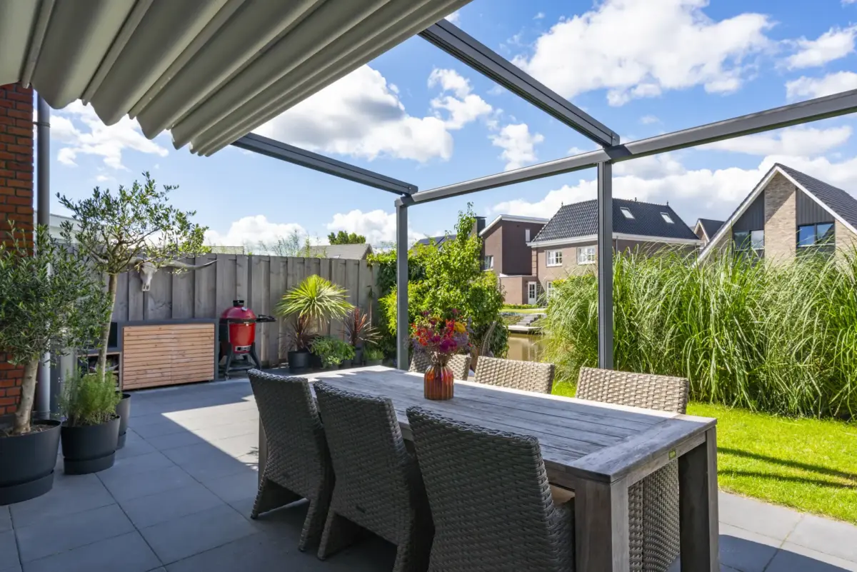 Weather-resistant Verdeca veranda combining elegance and functionality