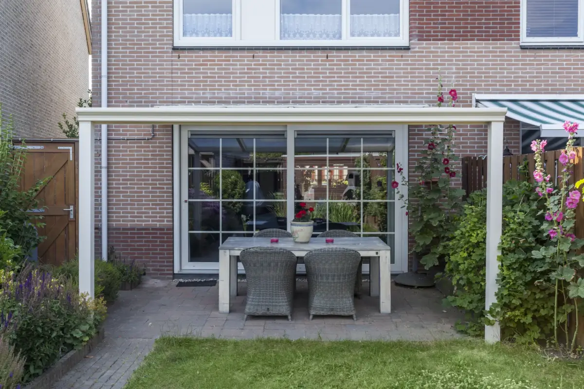 Custom-fit Bosco verandas for patios and gardens