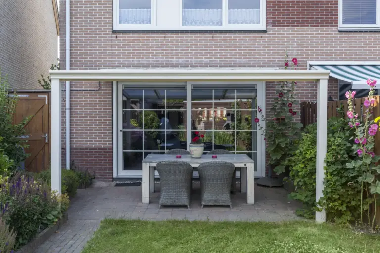 Custom-fit Bosco verandas for patios and gardens