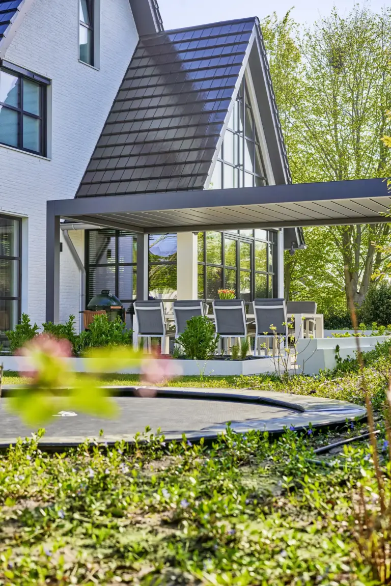 Pinela Deluxe veranda by Designer Verandas with luxurious design