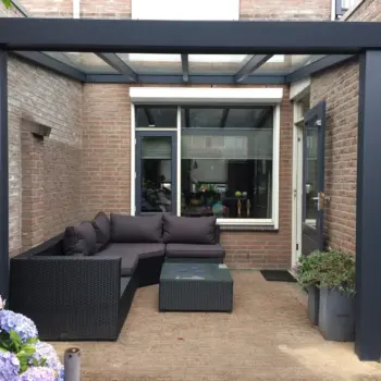 Giallo veranda with sleek aluminium design by Designer Verandas