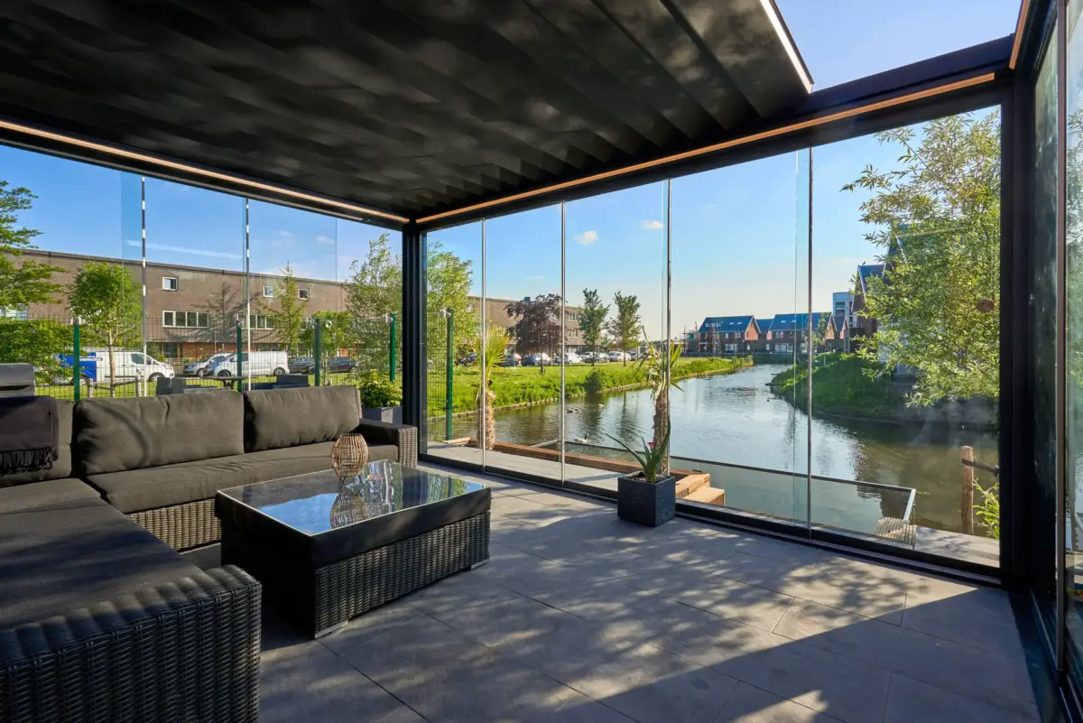 Weather-resistant Pinela Deluxe veranda by Designer Verandas for year-round use